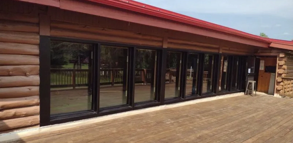 In shop window and screen repair